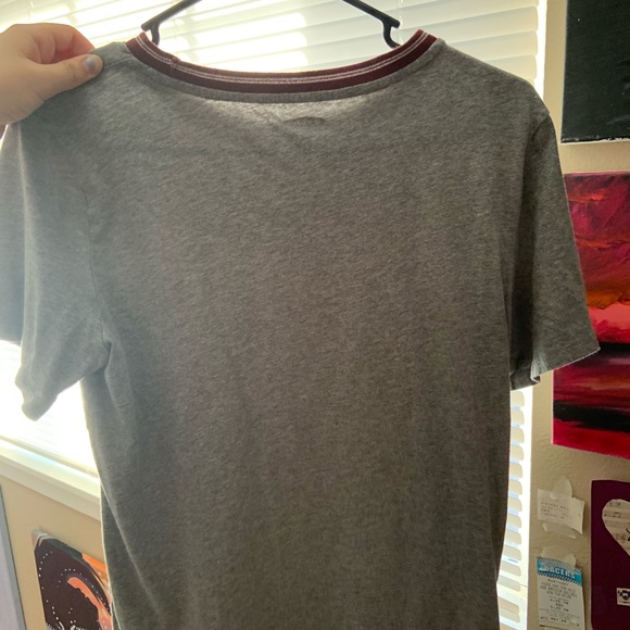 Red collared grey t-shirt - Picture 2 of 3
